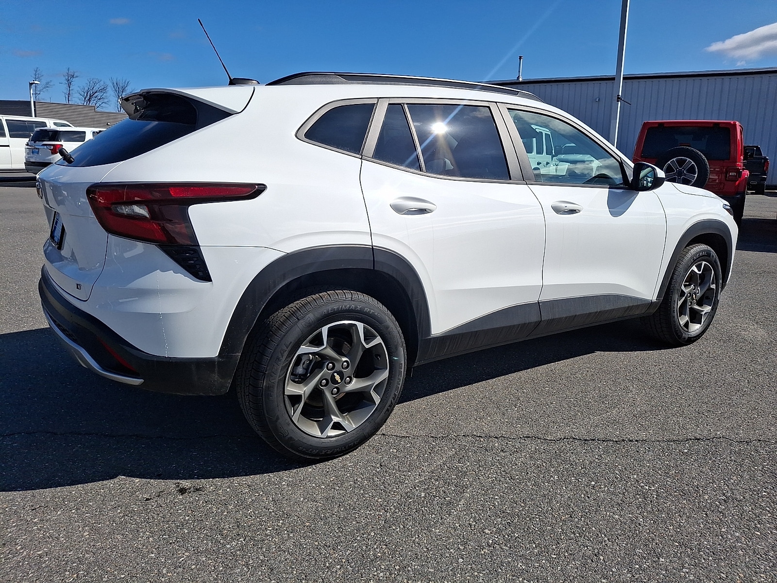 2024 Chevrolet Trax LT - Photo 6