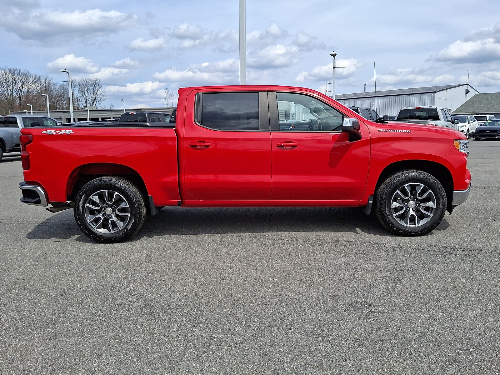 2024 Chevrolet Silverado 1500 LT - Photo 7