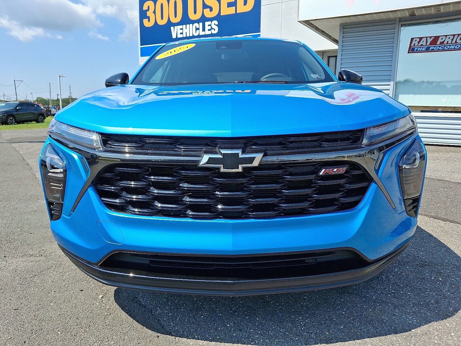 2025 Chevrolet Trax photo 2