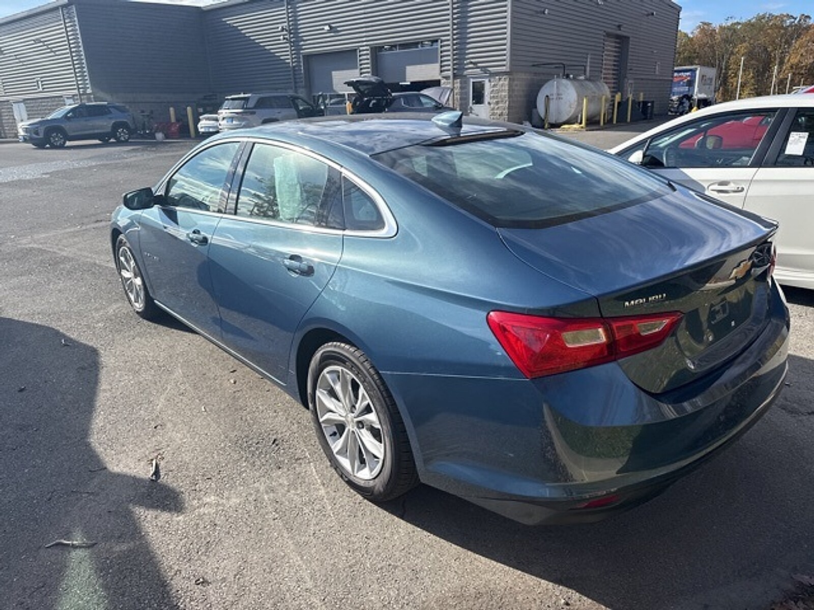 2024 Chevrolet Malibu 1LT photo 2