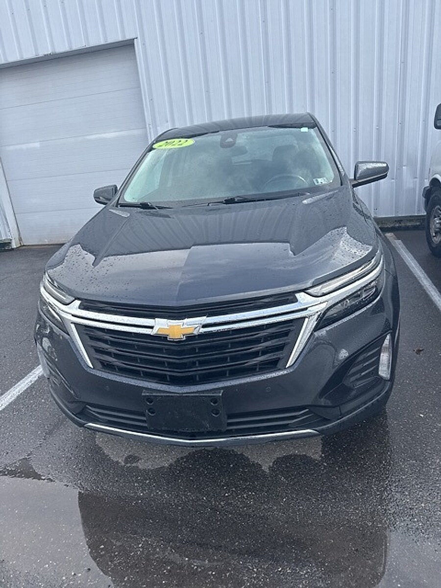 2022 Chevrolet Equinox LT photo 2