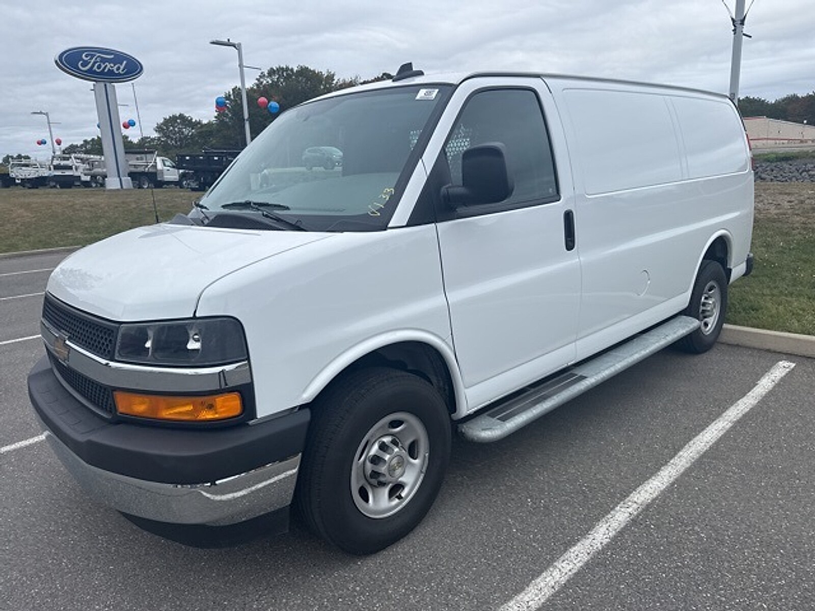 2024 Chevrolet Express Cargo 2500 Van photo 3