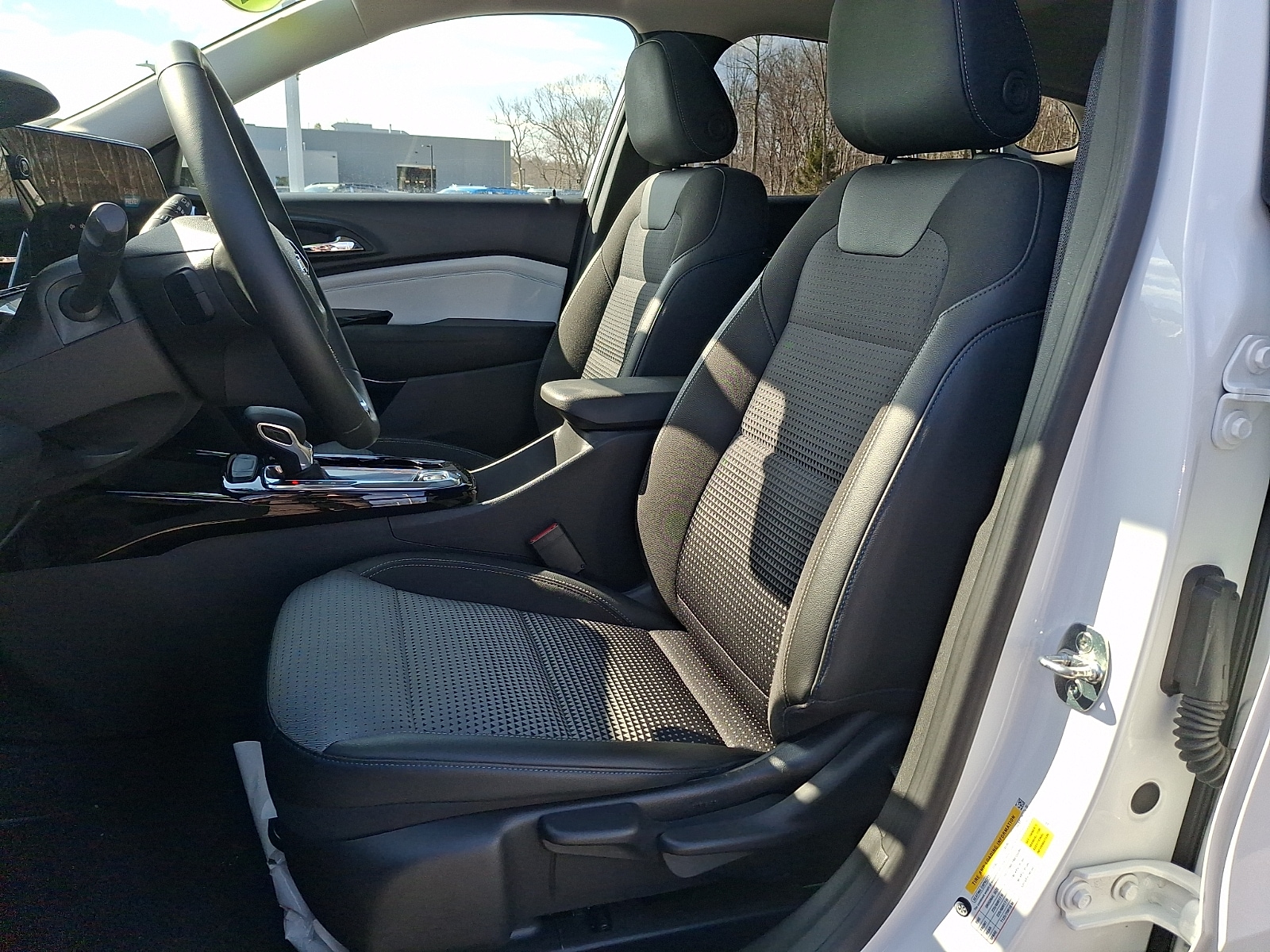 2024 Chevrolet Trax LT - Photo 13