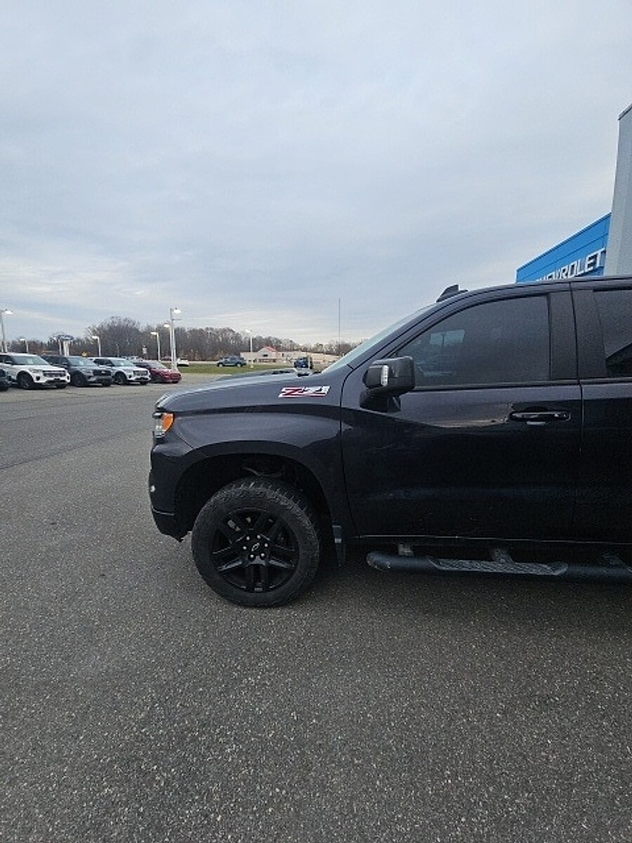 2022 Chevrolet Silverado 1500 LT Trail Boss photo 2
