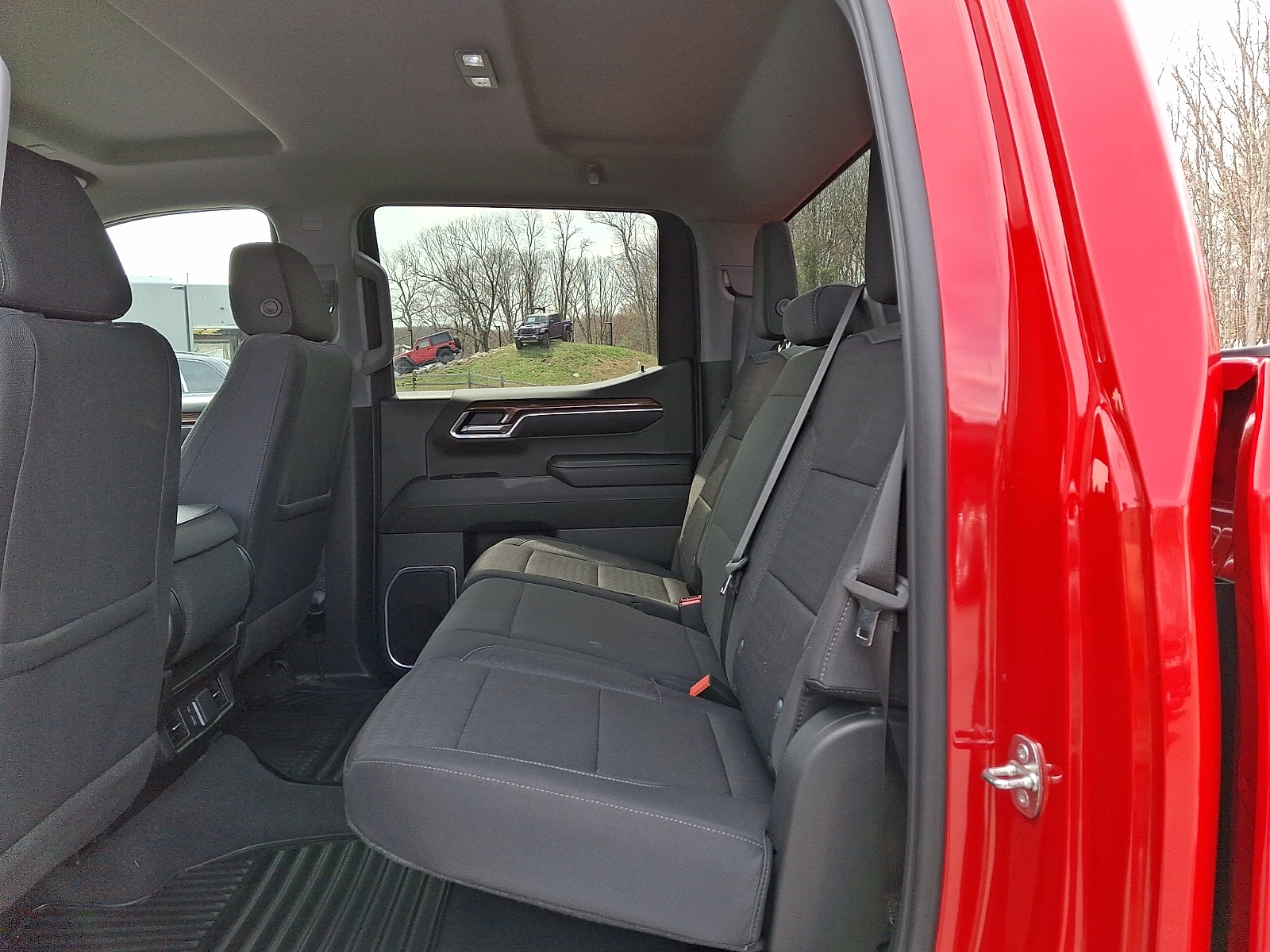 2024 Chevrolet Silverado 1500 LT - Photo 10