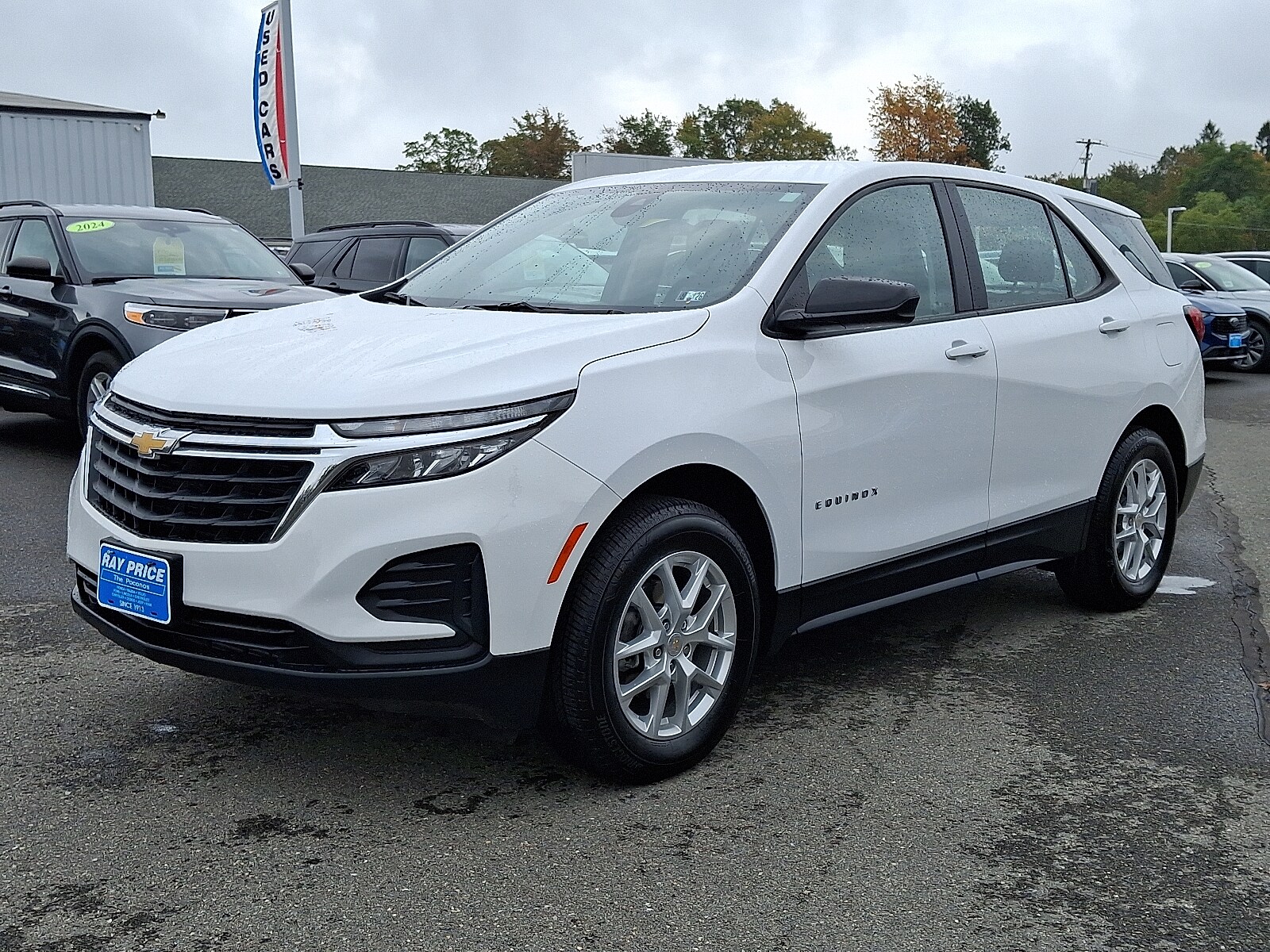 2024 Chevrolet Equinox LS photo 3
