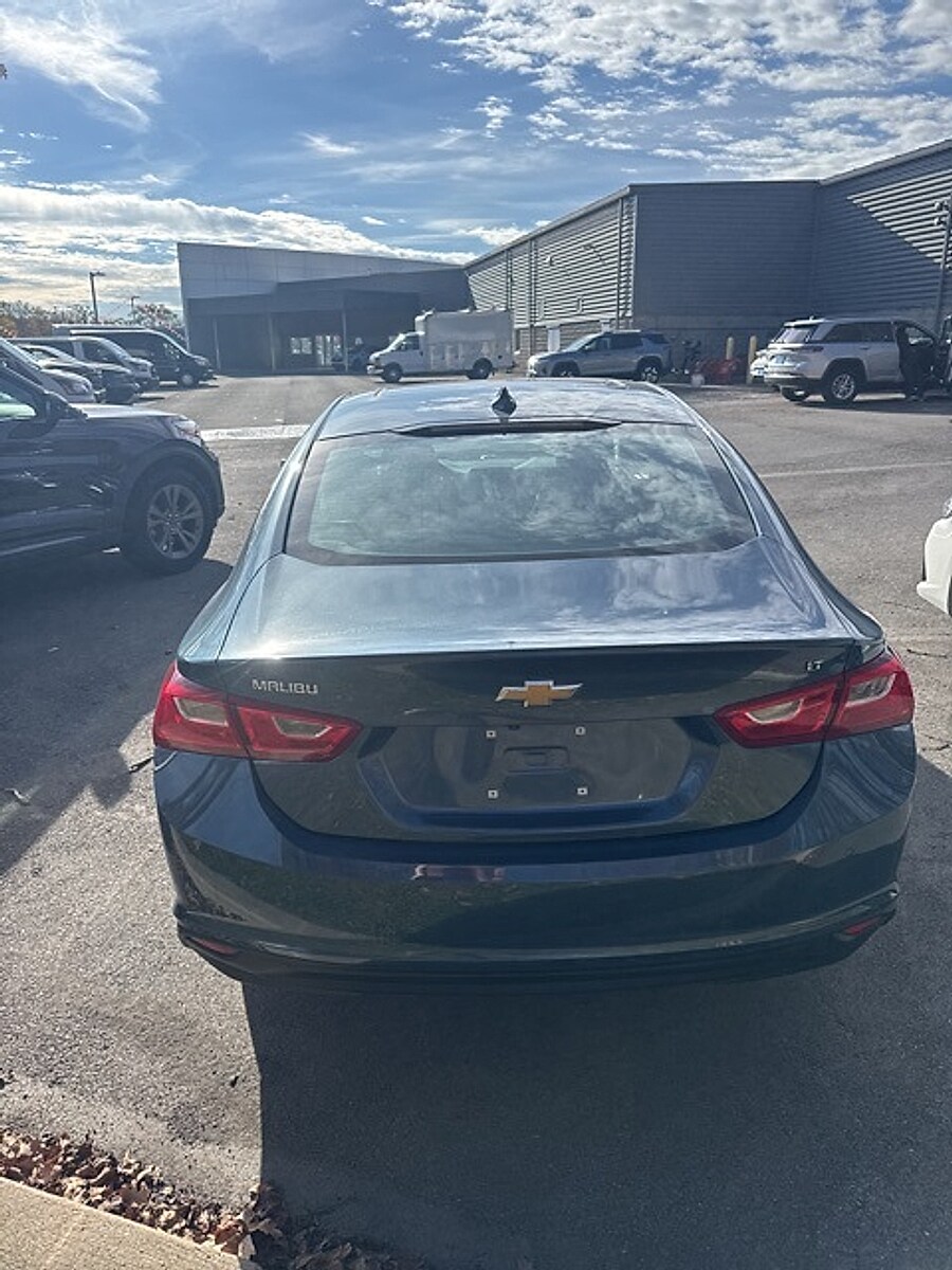 2024 Chevrolet Malibu 1LT photo 3