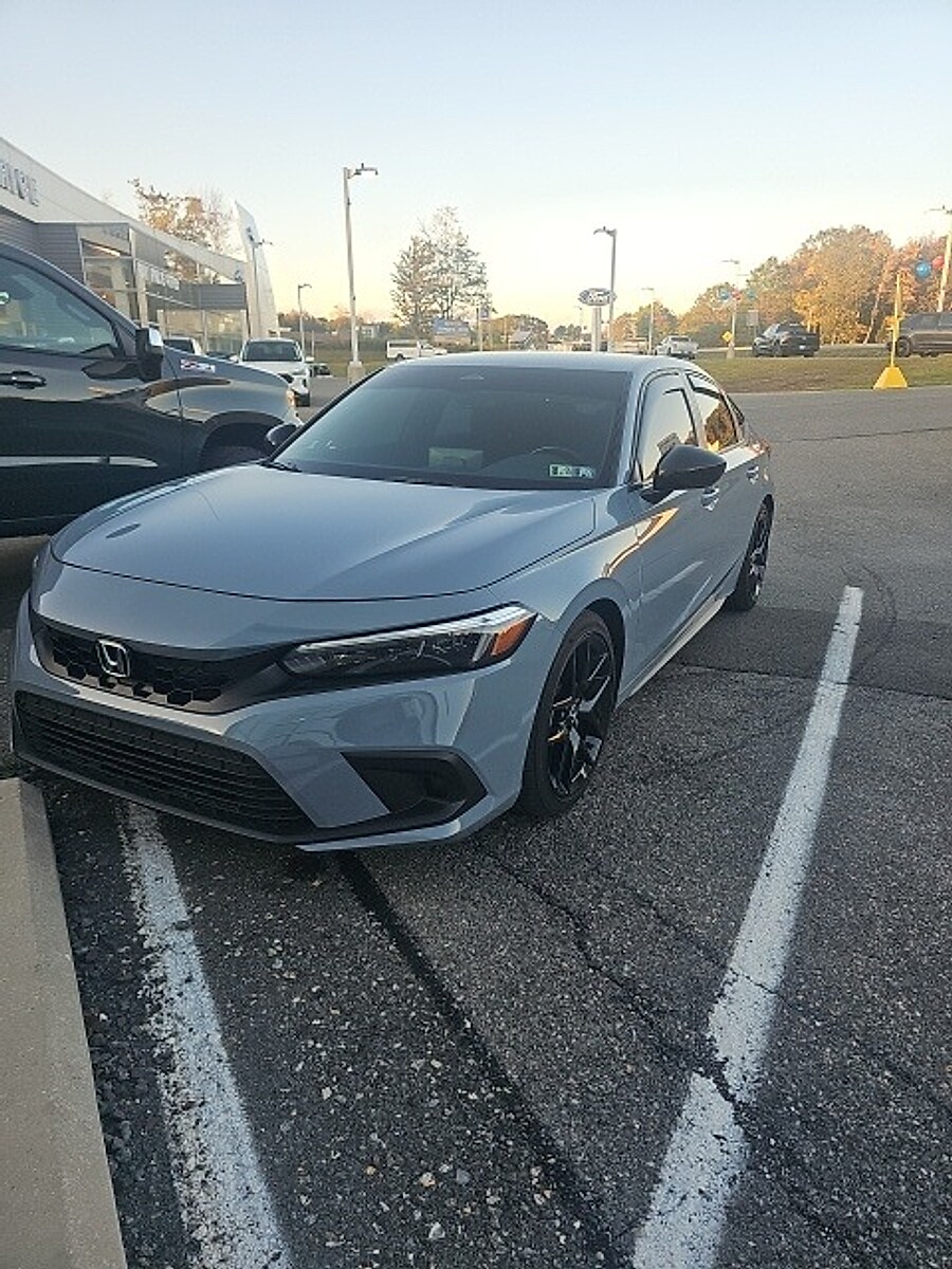 2024 Honda Civic Hatchback Sport photo 2