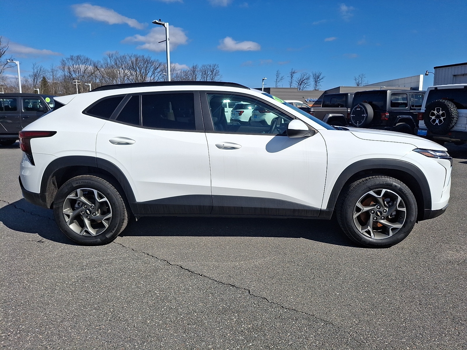 2024 Chevrolet Trax LT - Photo 7