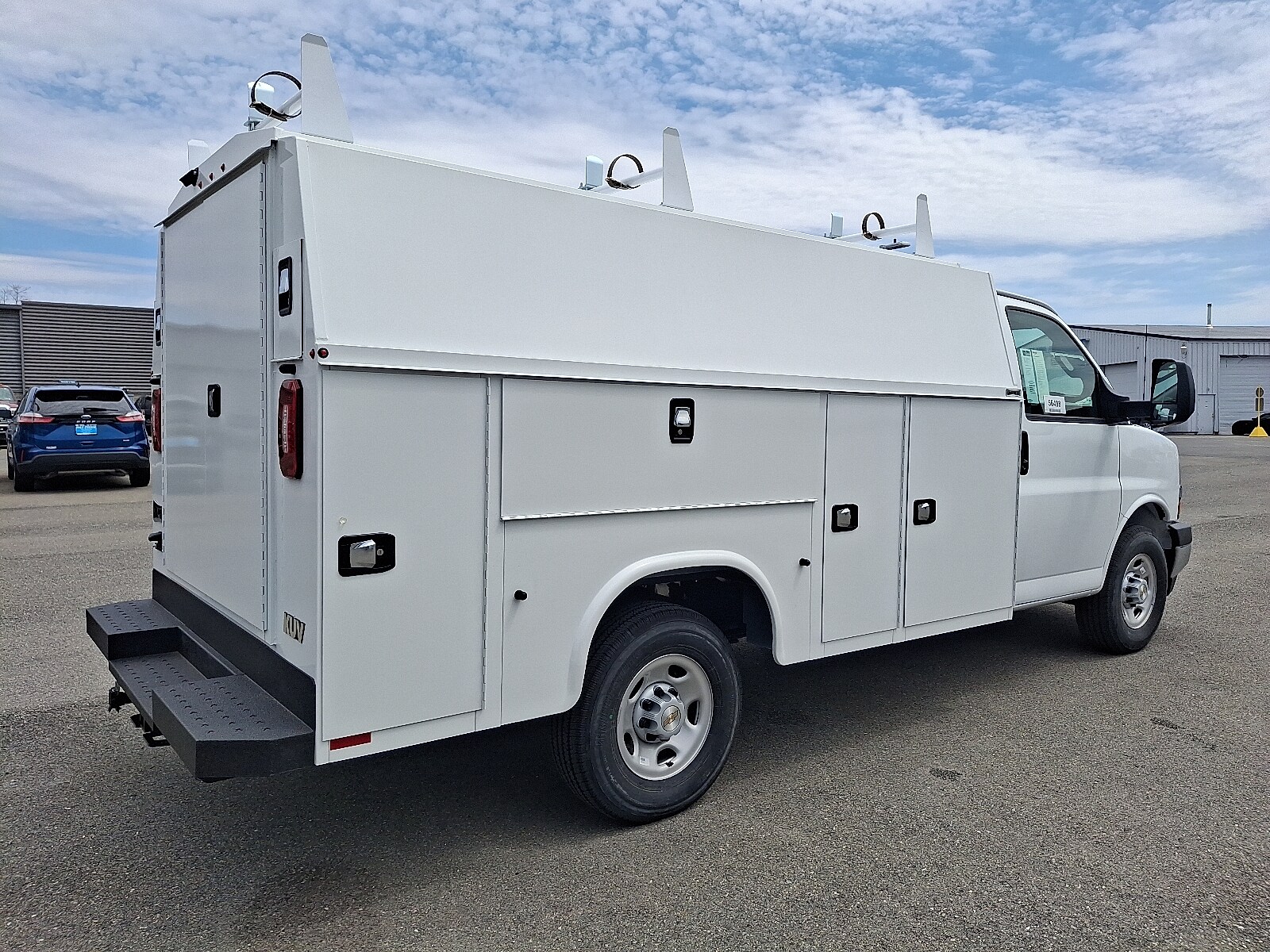 2024 Chevrolet Express Cutaway 3500 photo 4