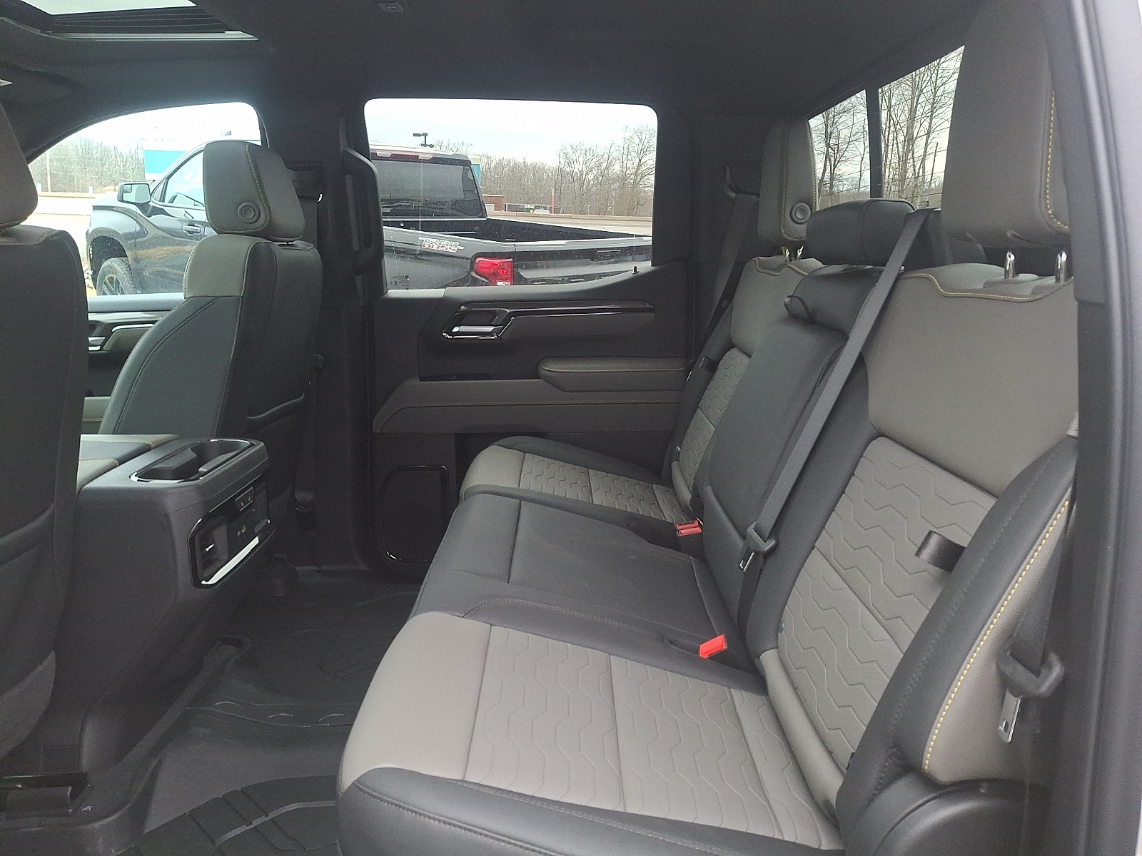 2026 Chevrolet Silverado 1500 ZR2 - Photo 6