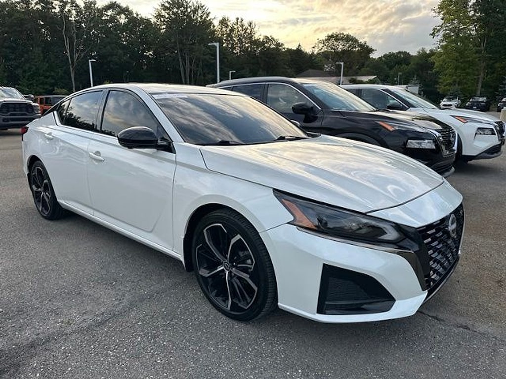Used 2023 Nissan Altima SR VC-Turbo FWD Sedan