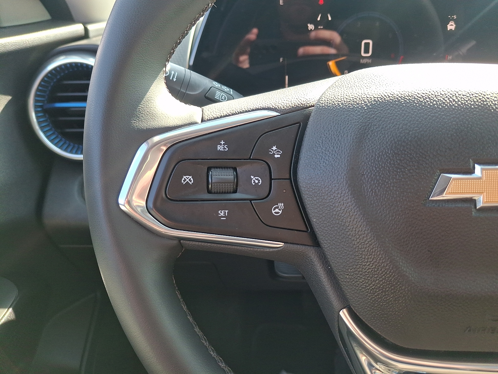 2024 Chevrolet Trax LT - Photo 21