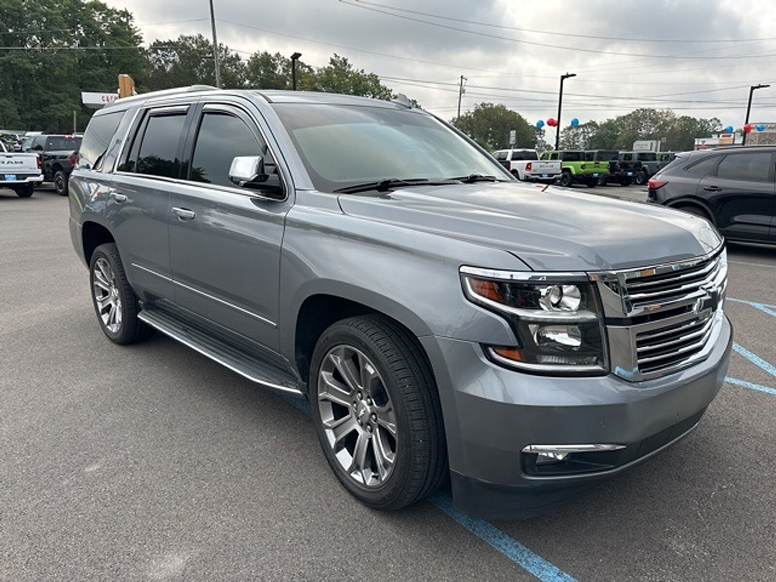 2019 Chevrolet Tahoe Premier photo 2
