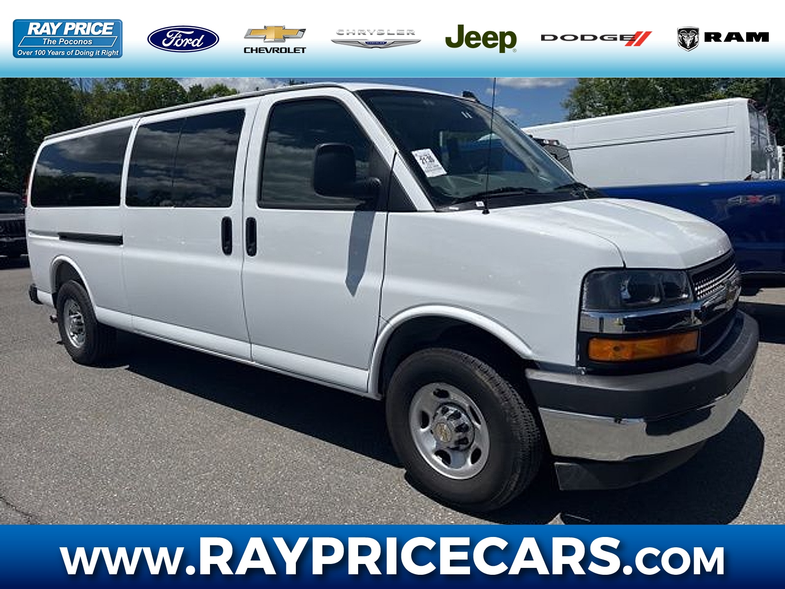 2025 Chevrolet Express 3500 LT Extended's photo