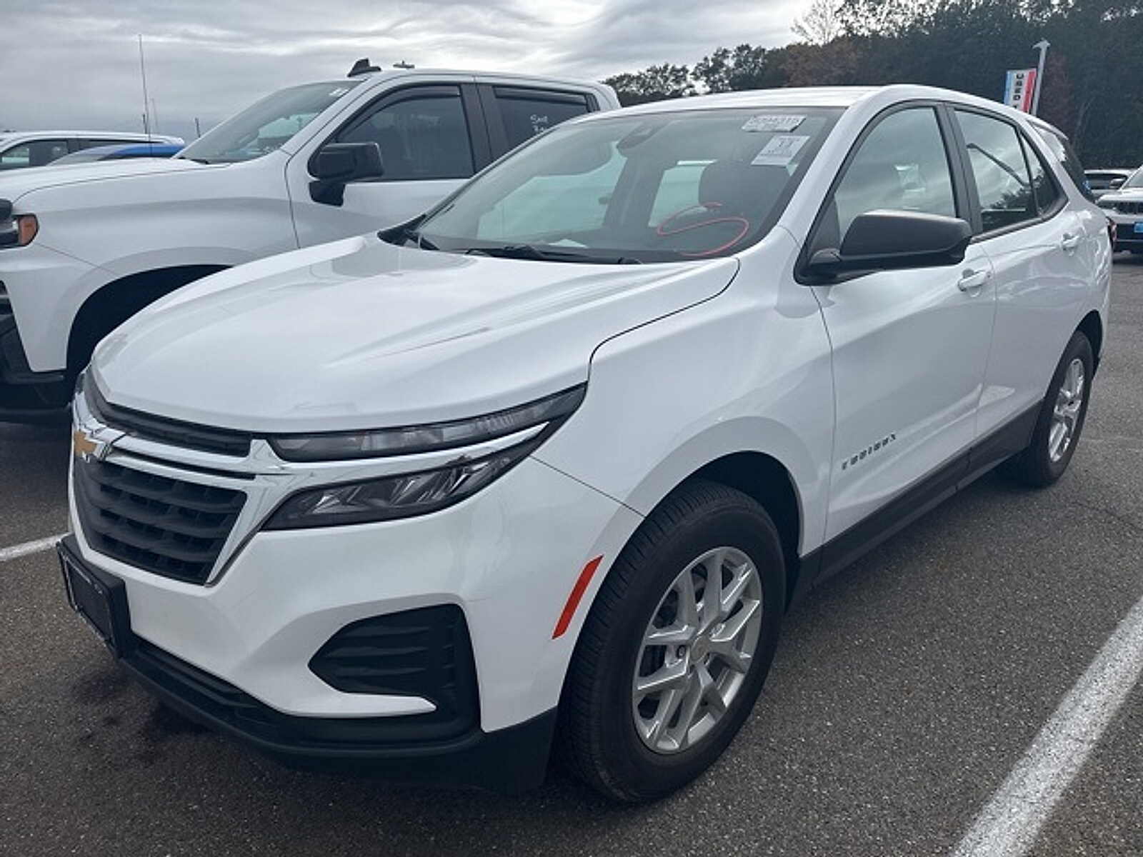 2024 Chevrolet Equinox LS photo 2