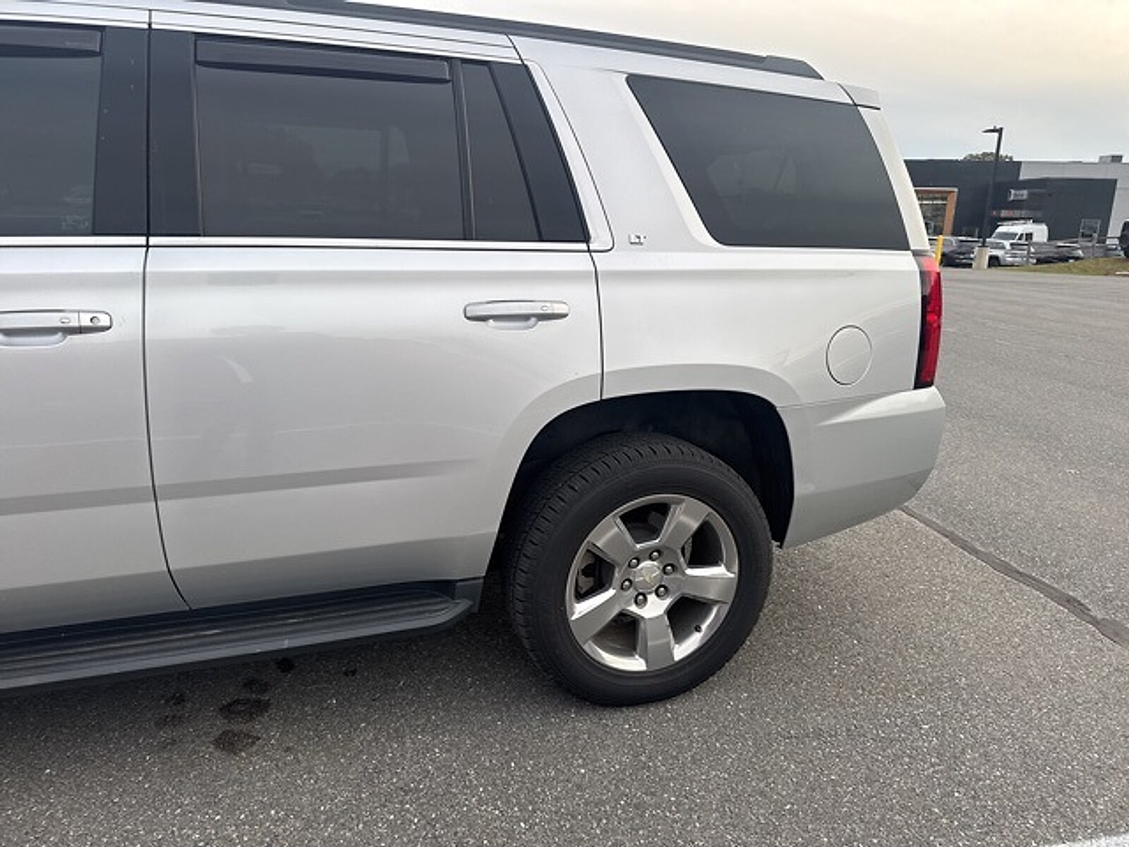 2020 Chevrolet Tahoe LT photo 3