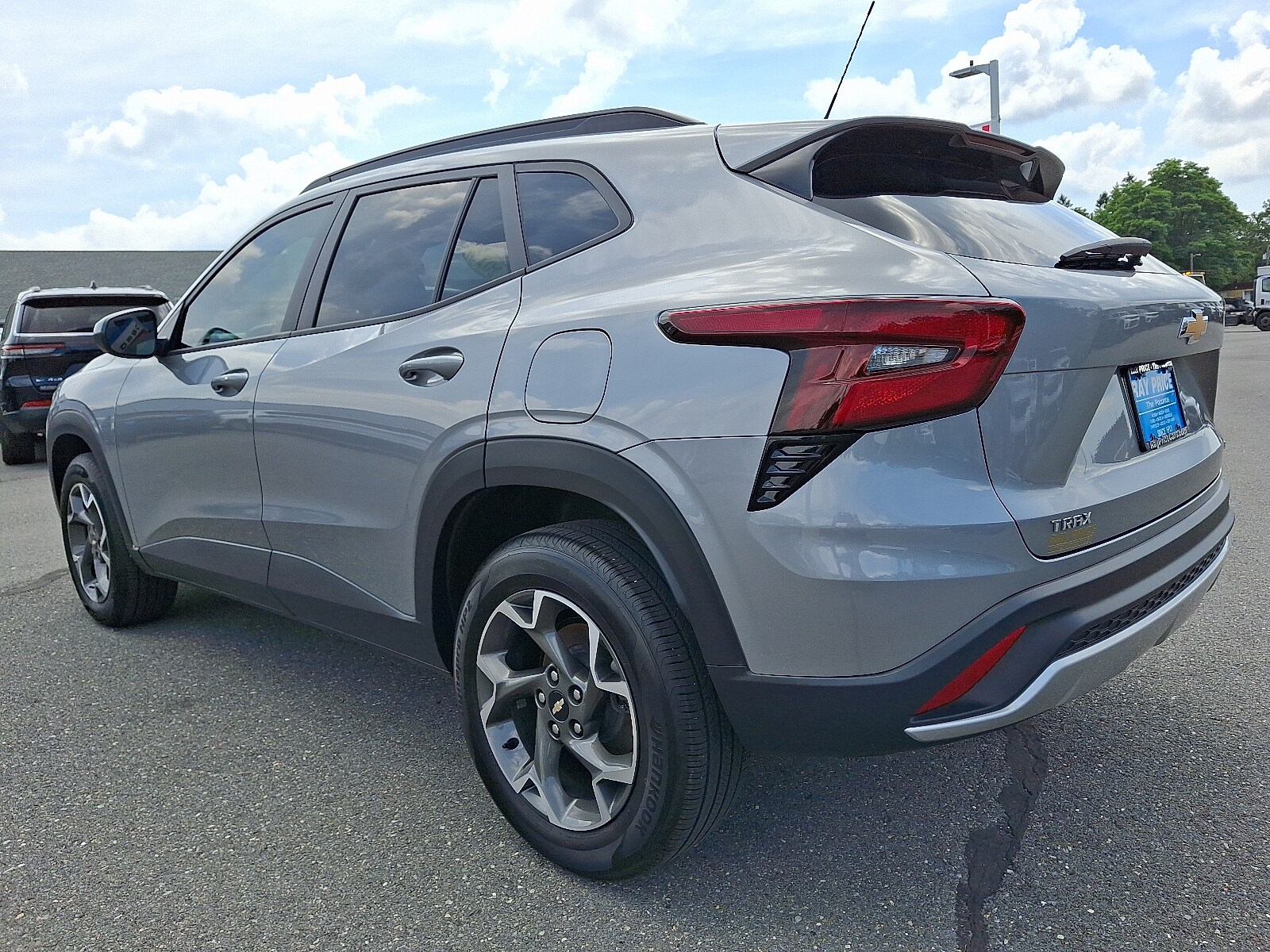 2024 Chevrolet Trax LT photo 3