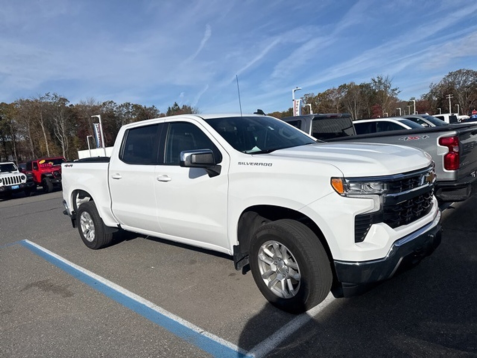 2023 Chevrolet Silverado 1500 LT photo 3