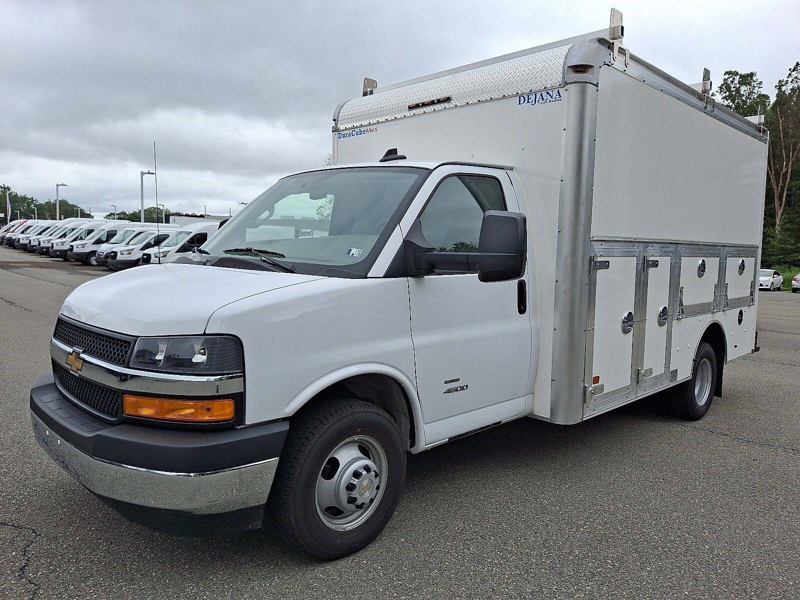 2024 Chevrolet Express Cutaway photo 3