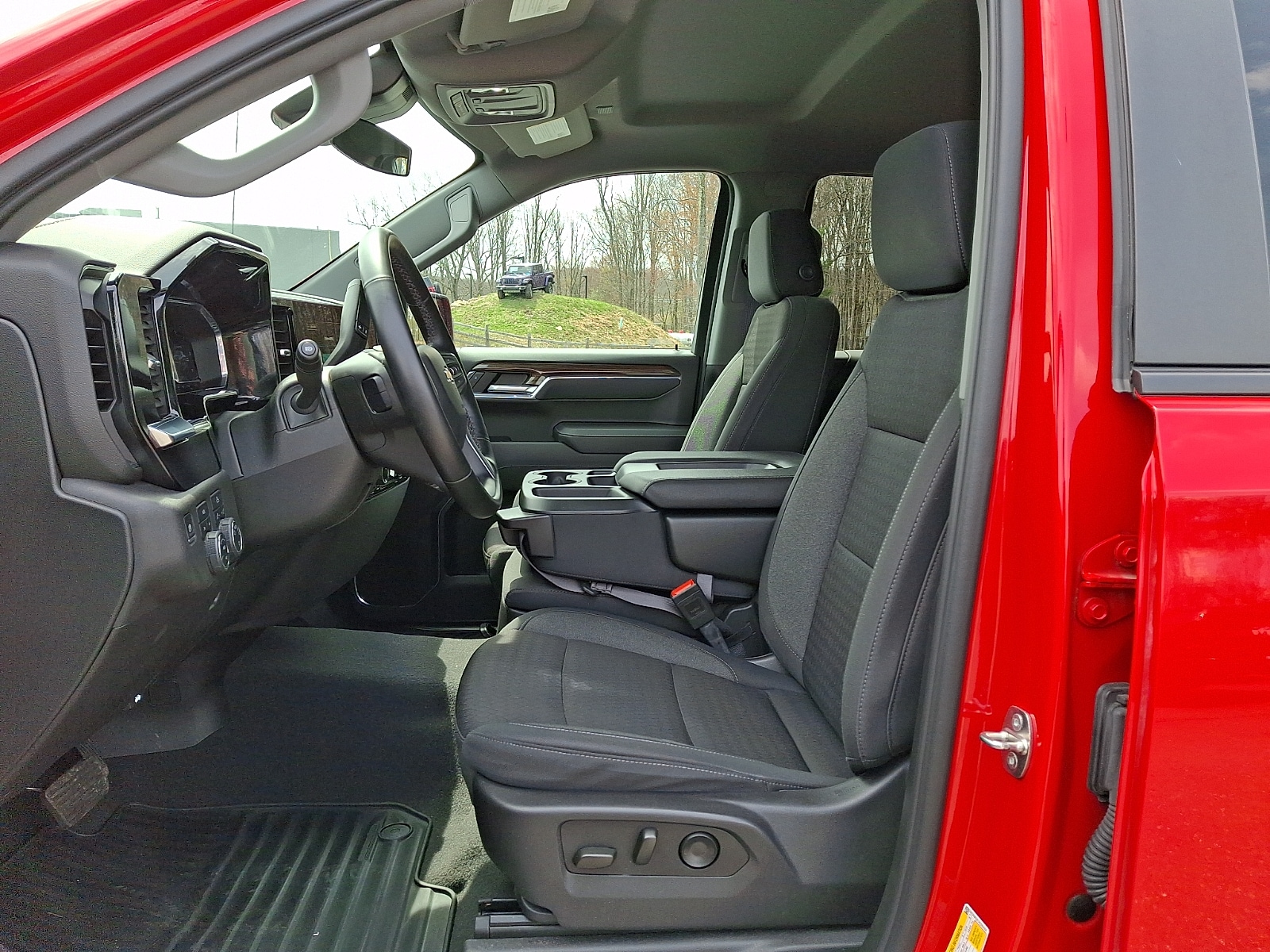 2024 Chevrolet Silverado 1500 LT - Photo 13