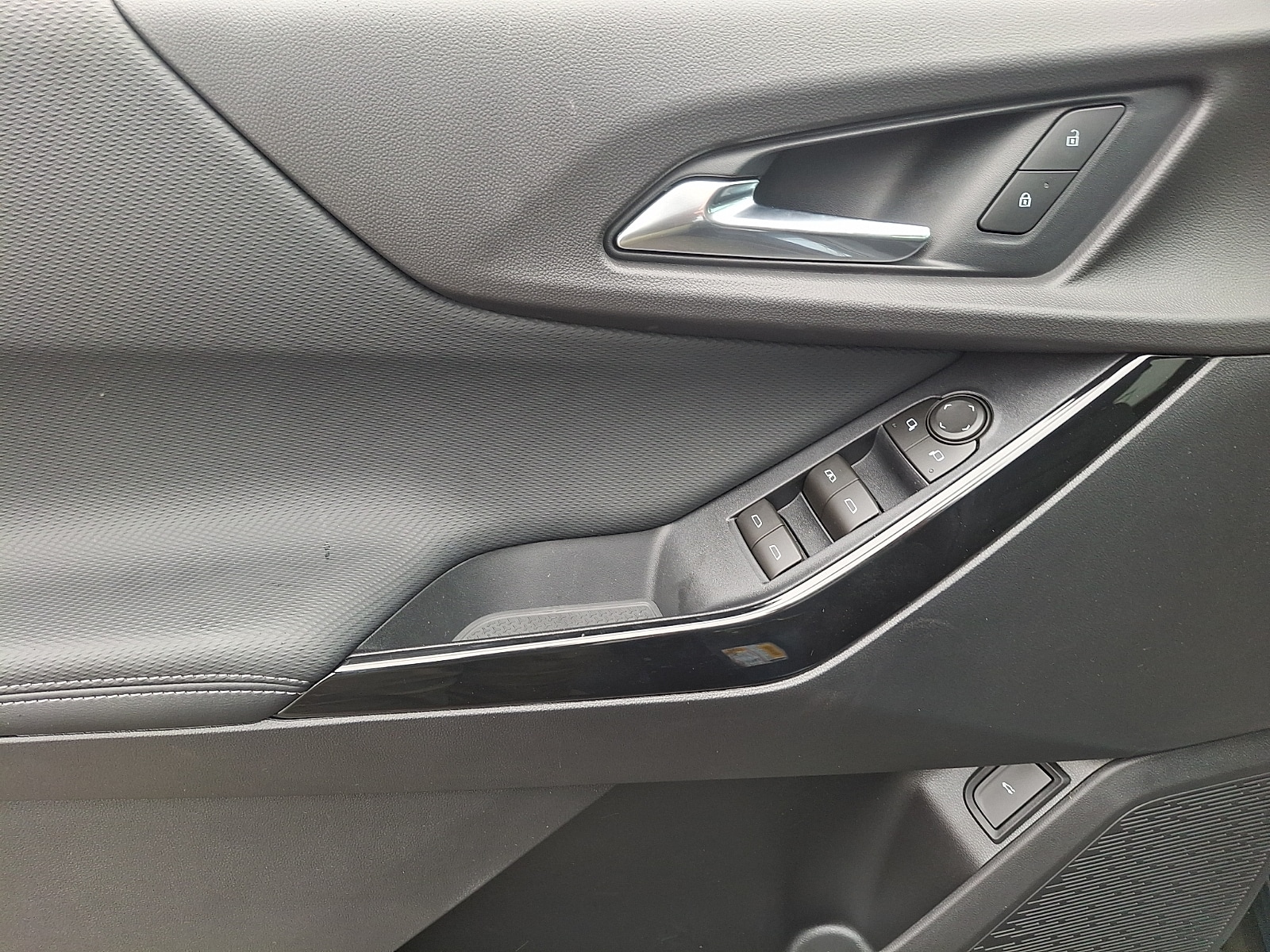 2026 Chevrolet Equinox LT - Photo 8