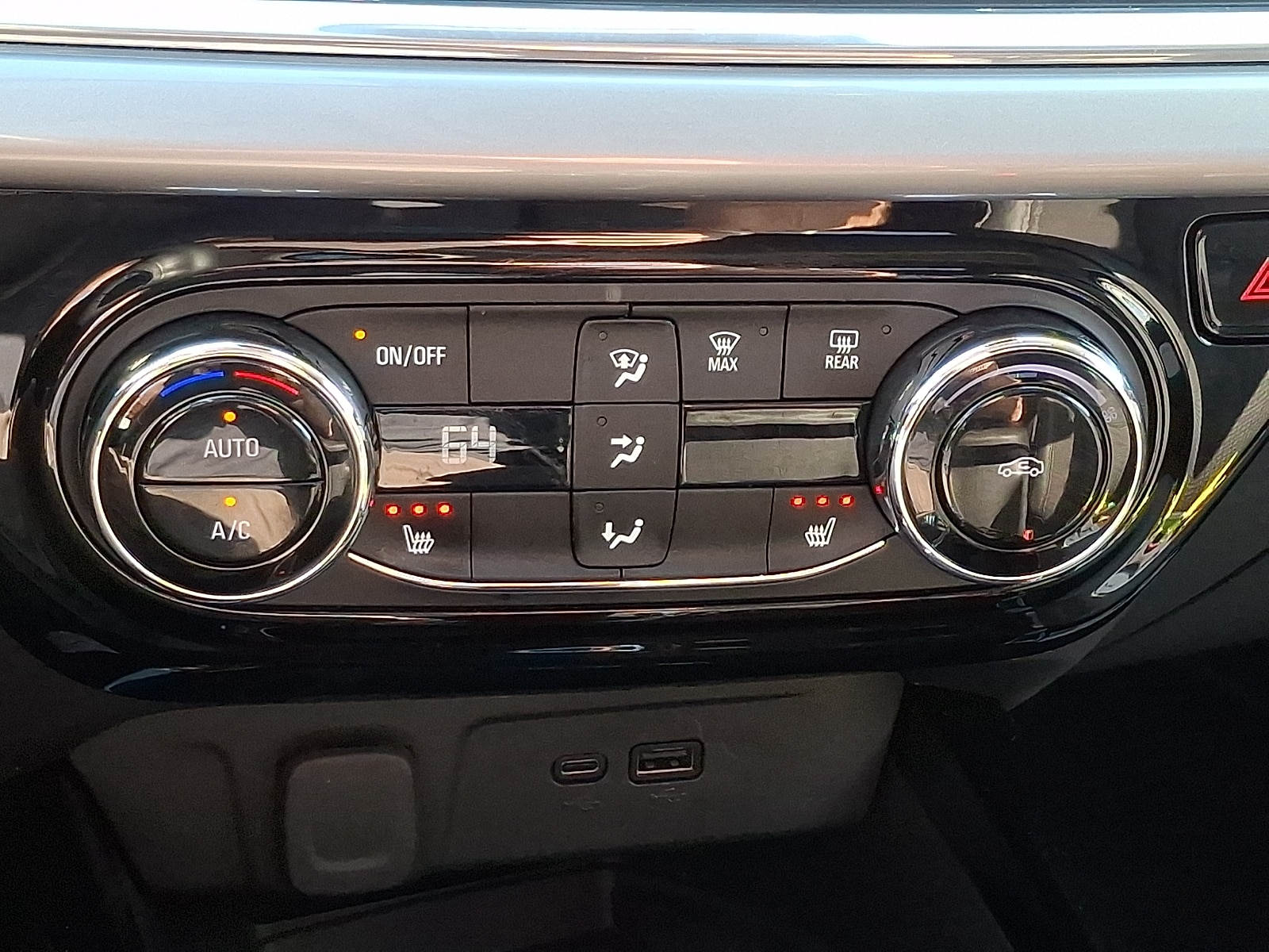 2024 Chevrolet Trax LT - Photo 16