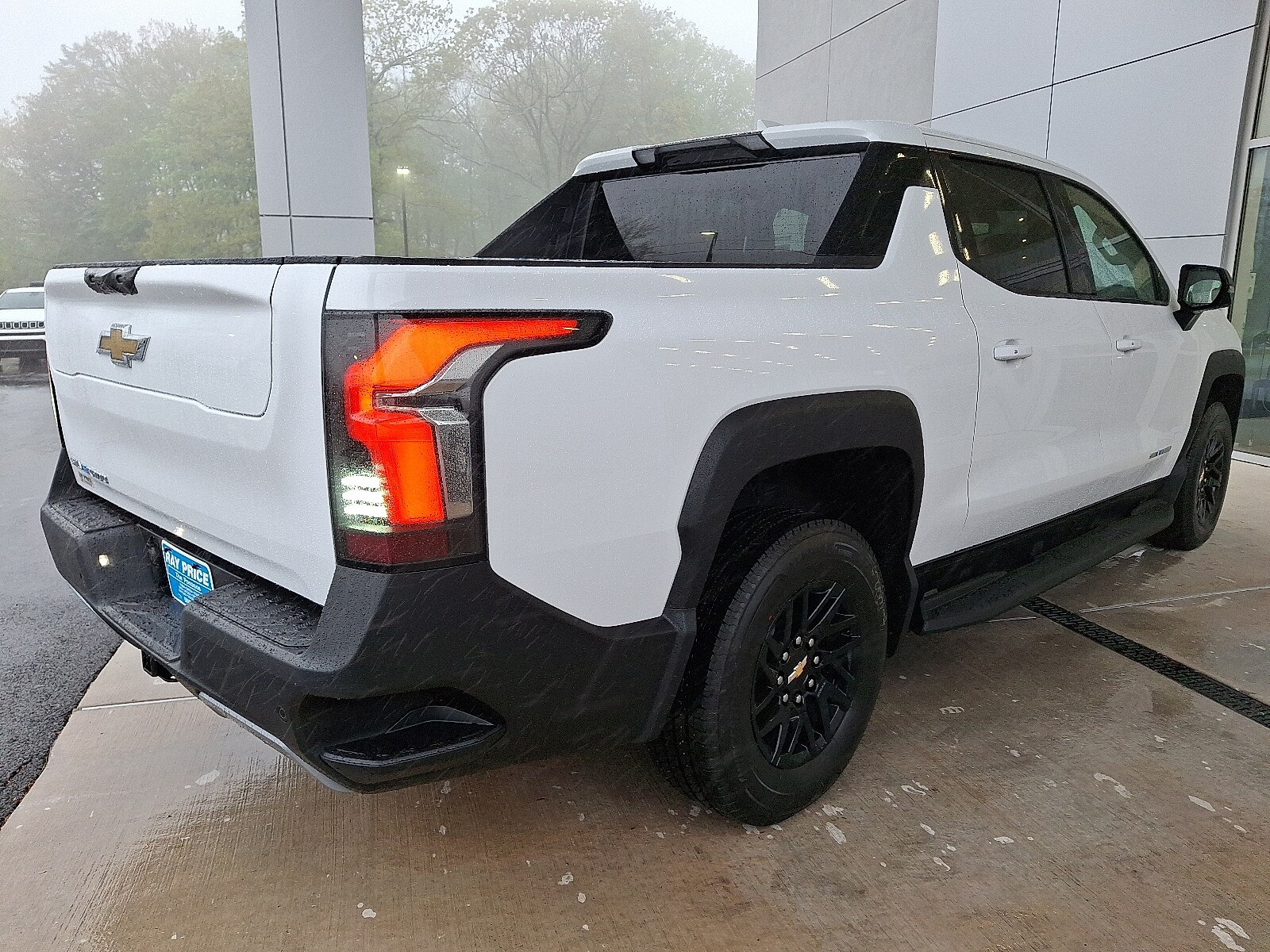 2025 Chevrolet Silverado EV LT photo 4