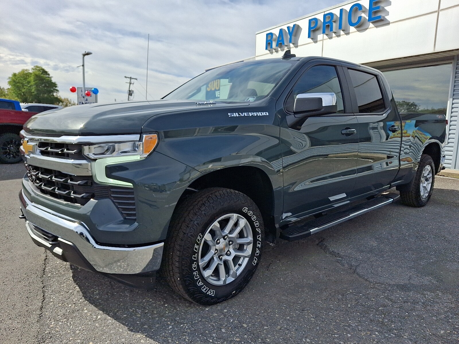 2026 Chevrolet Silverado 1500 LT photo 2