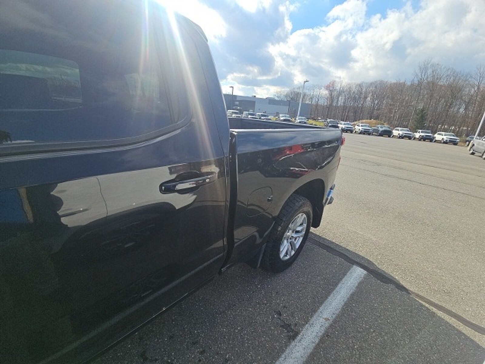 2019 Chevrolet Silverado 1500 LT photo 3
