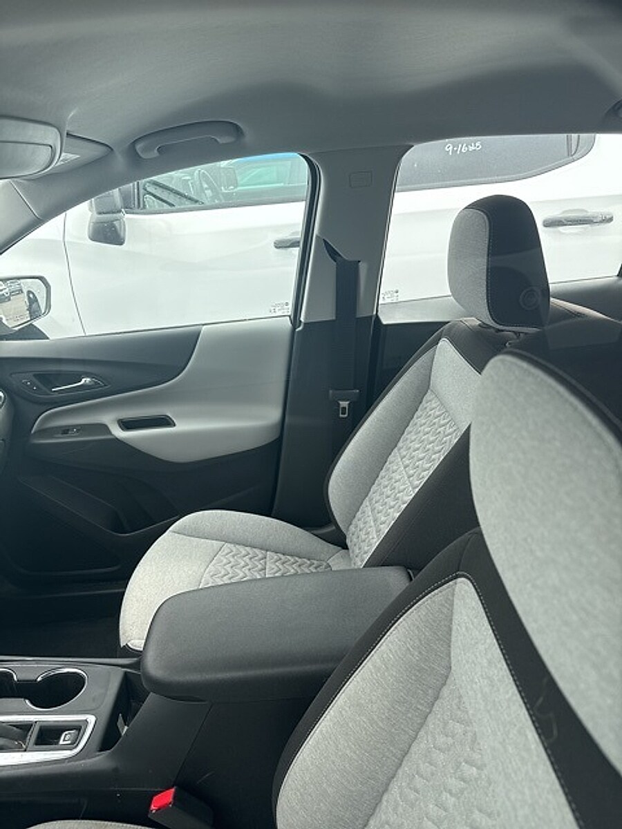 2024 Chevrolet Equinox LS photo 4