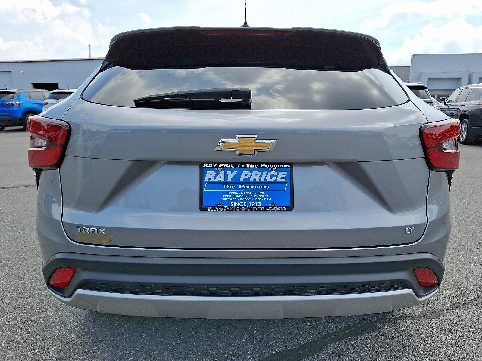 2024 Chevrolet Trax LT photo 4