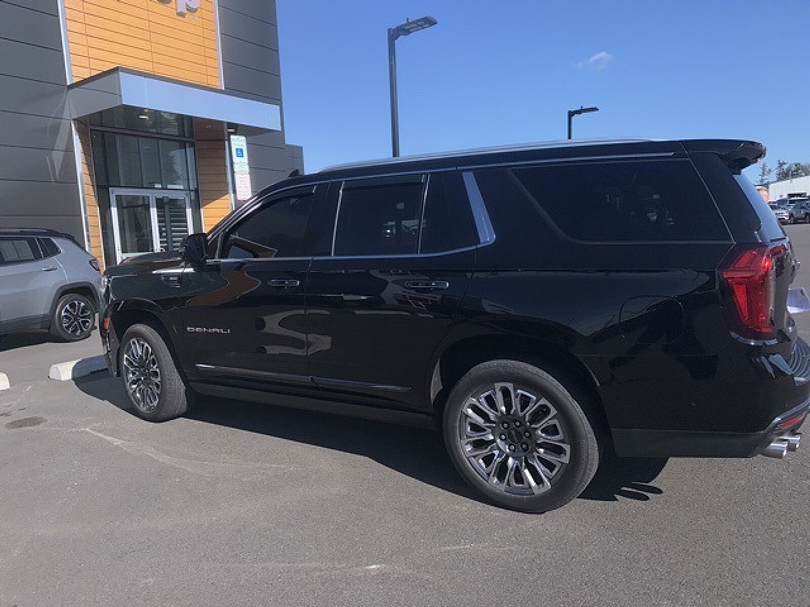 2023 Gmc Yukon Denali Ultimate photo 3