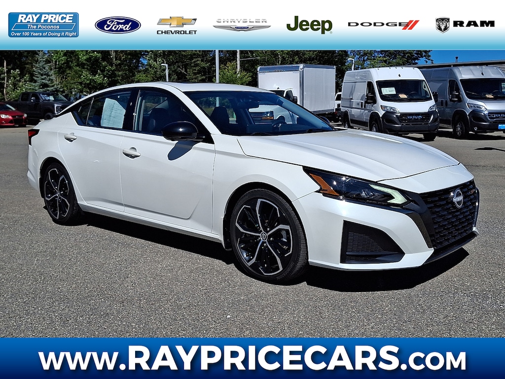 Used 2023 Nissan Altima SR VC-Turbo FWD Sedan