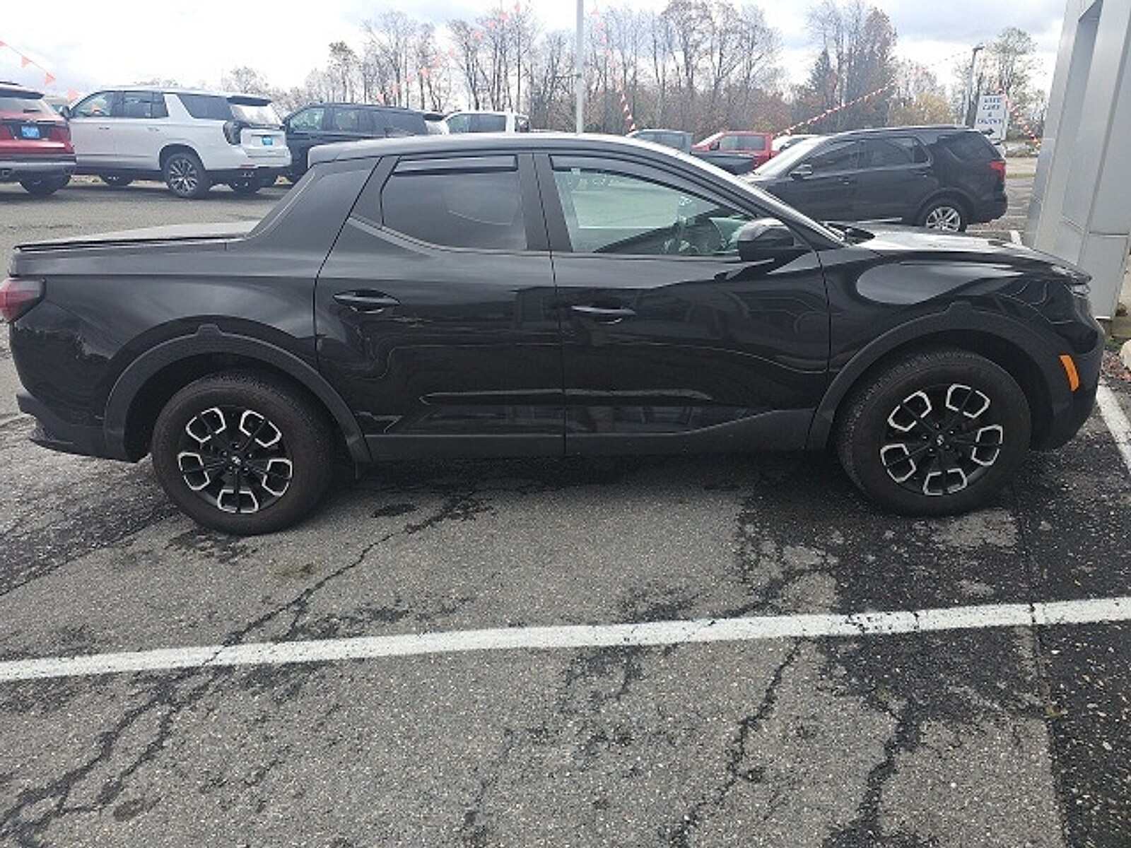 2022 Hyundai Santa Cruz SE photo 2