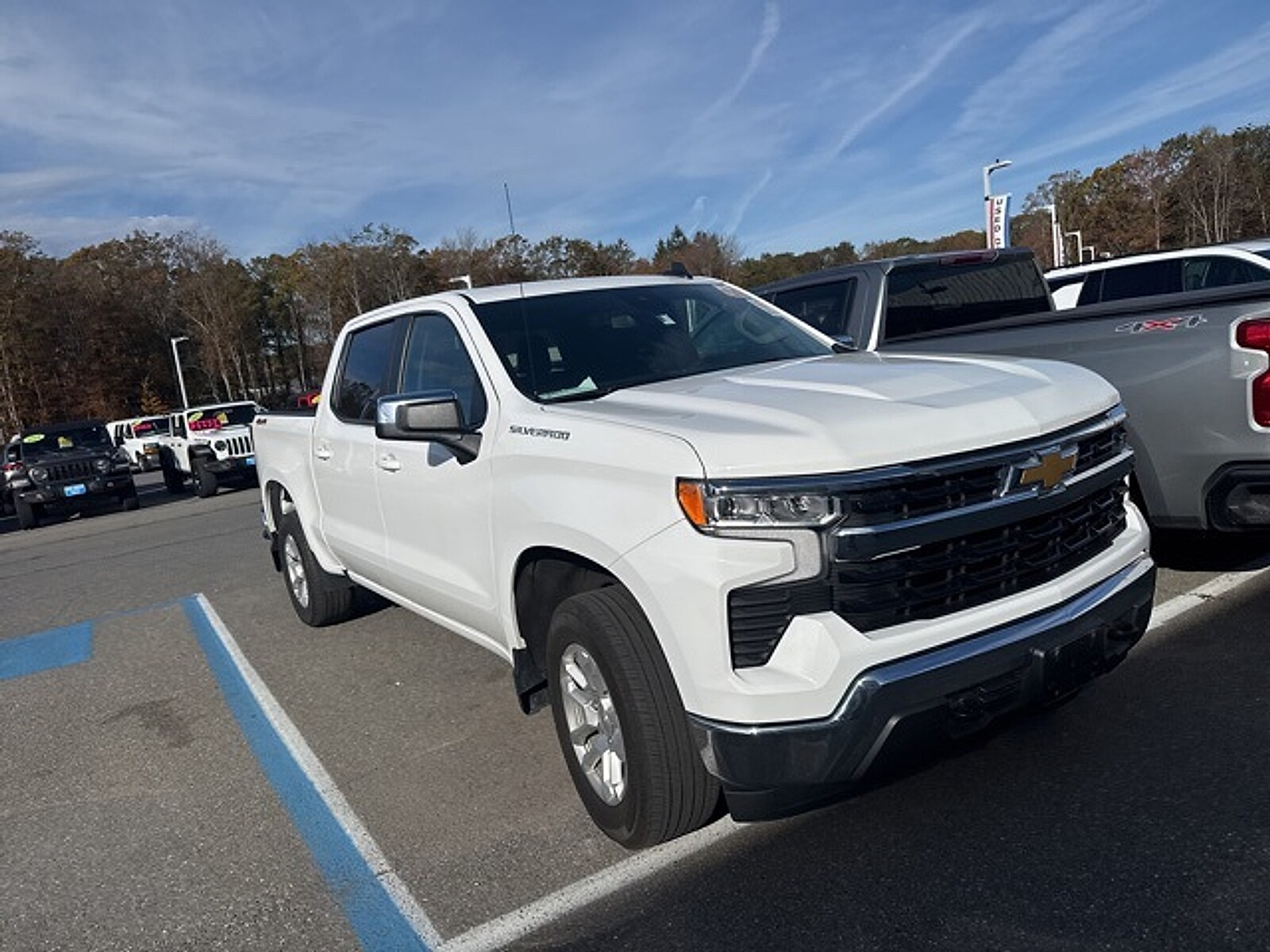2023 Chevrolet Silverado 1500 LT photo 4