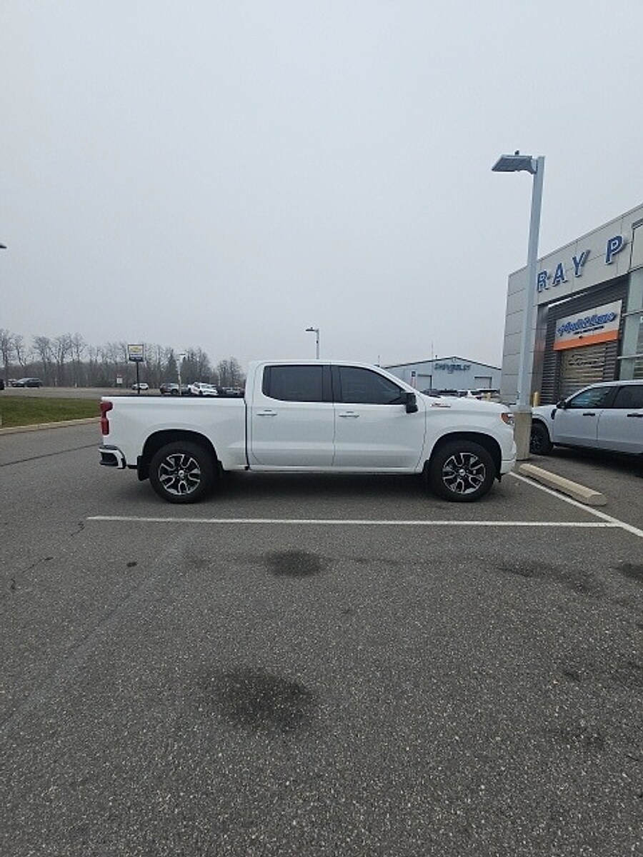 2023 Chevrolet Silverado 1500 RST photo 2