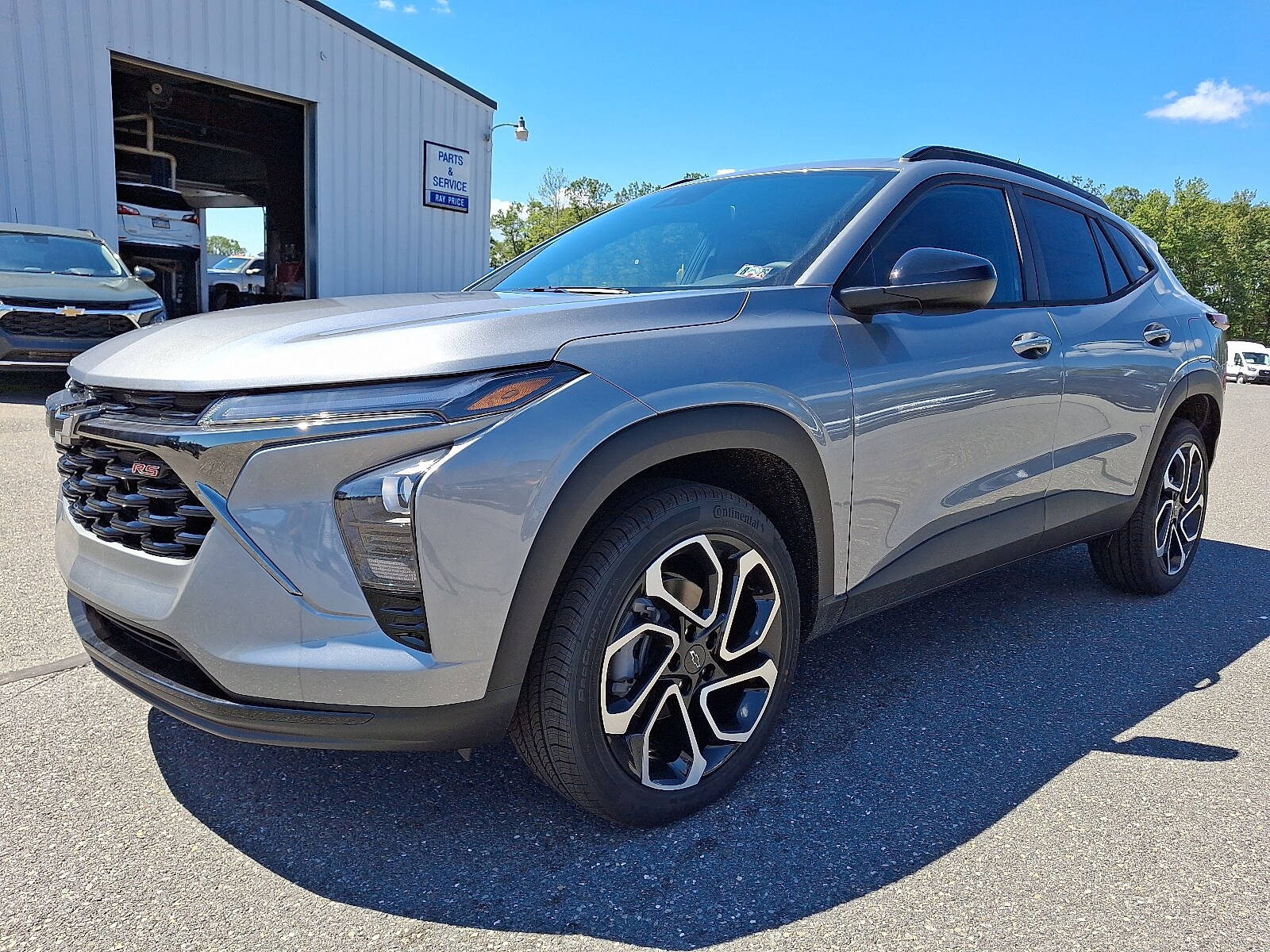 2025 Chevrolet Trax photo 2