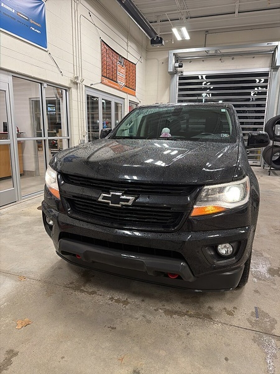 2019 Chevrolet Colorado LT photo 2