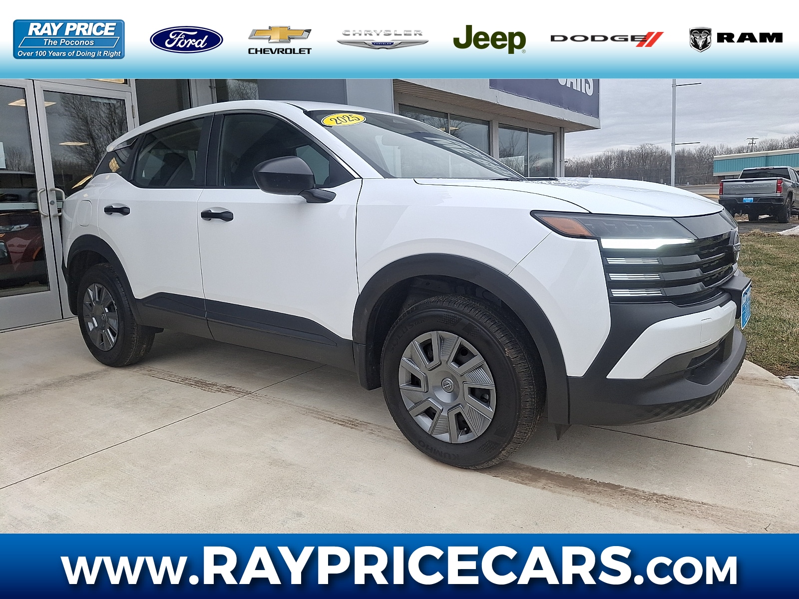 2025 Nissan Kicks S's photo