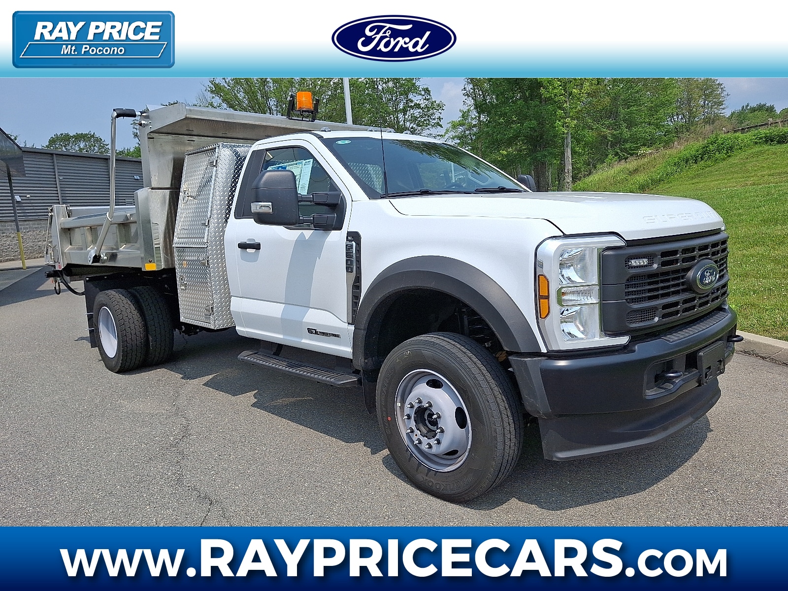 2024 Ford F-600 Super Duty Chassis Cab XL's photo