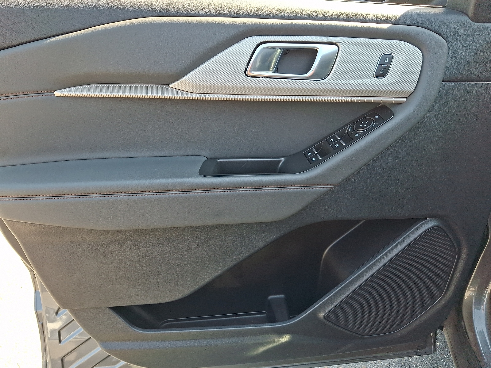 2025 Ford Explorer Active - Photo 13