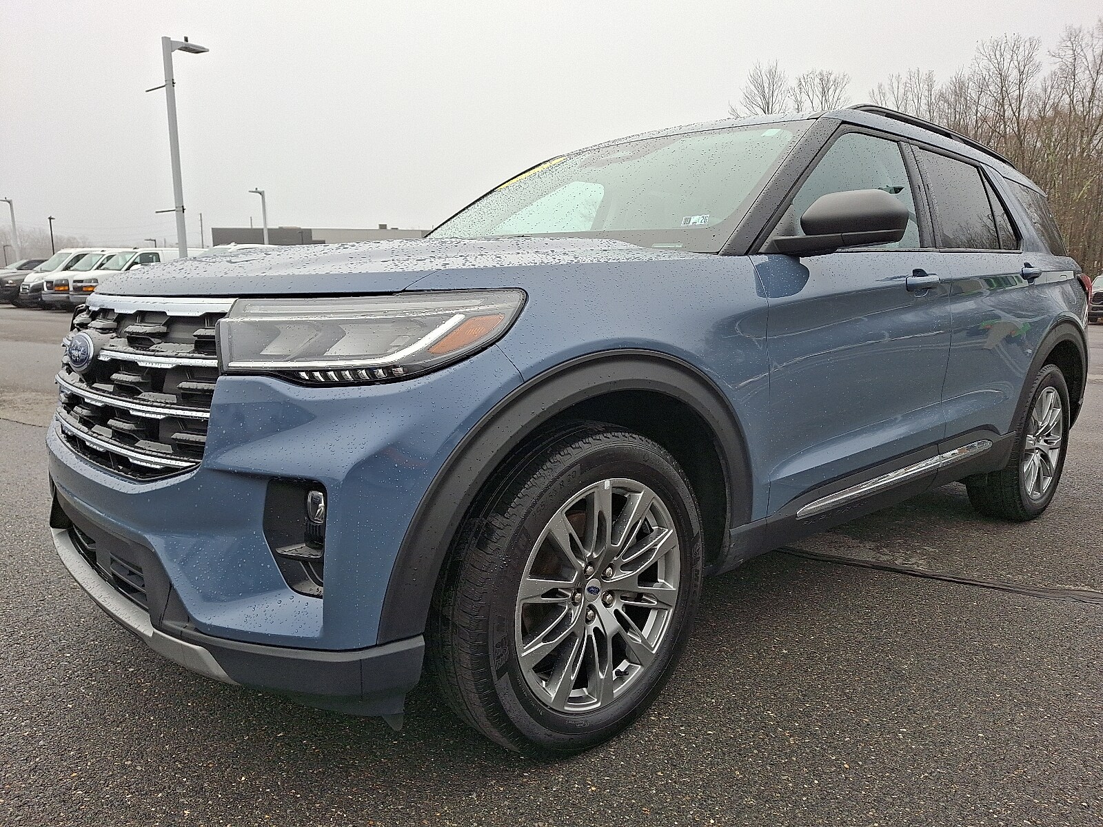 2025 Ford Explorer photo 2