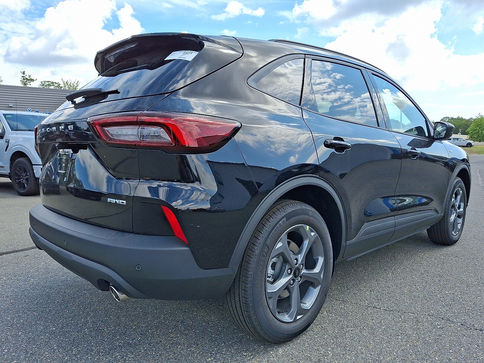 2025 Ford Escape ST-Line photo 2