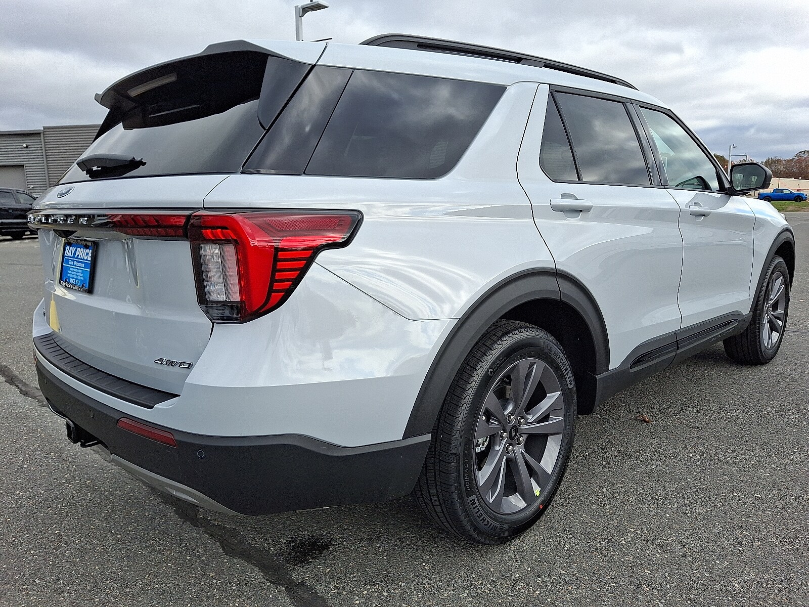 2026 Ford Explorer photo 4