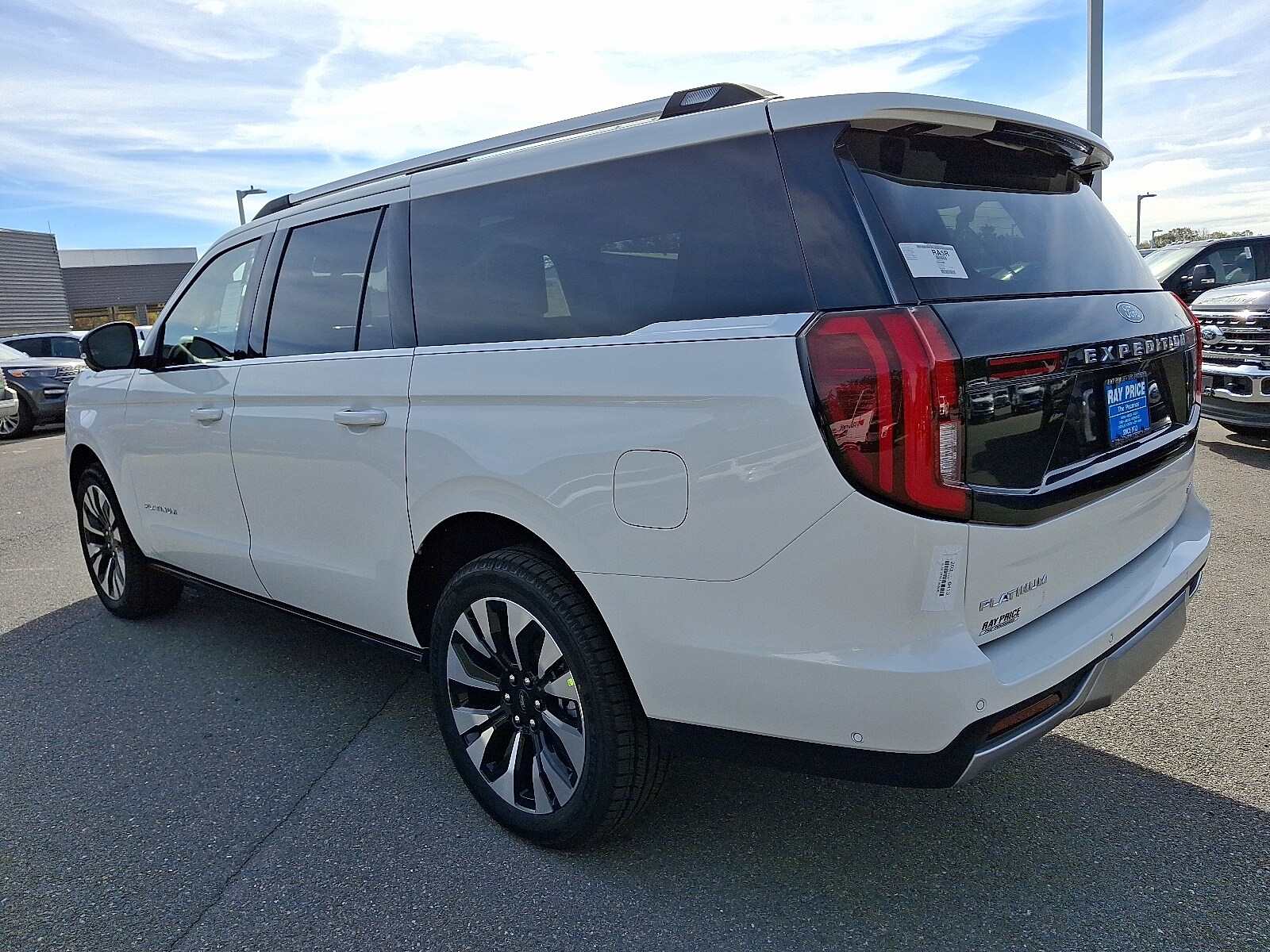 2025 Ford Expedition Platinum MAX photo 2