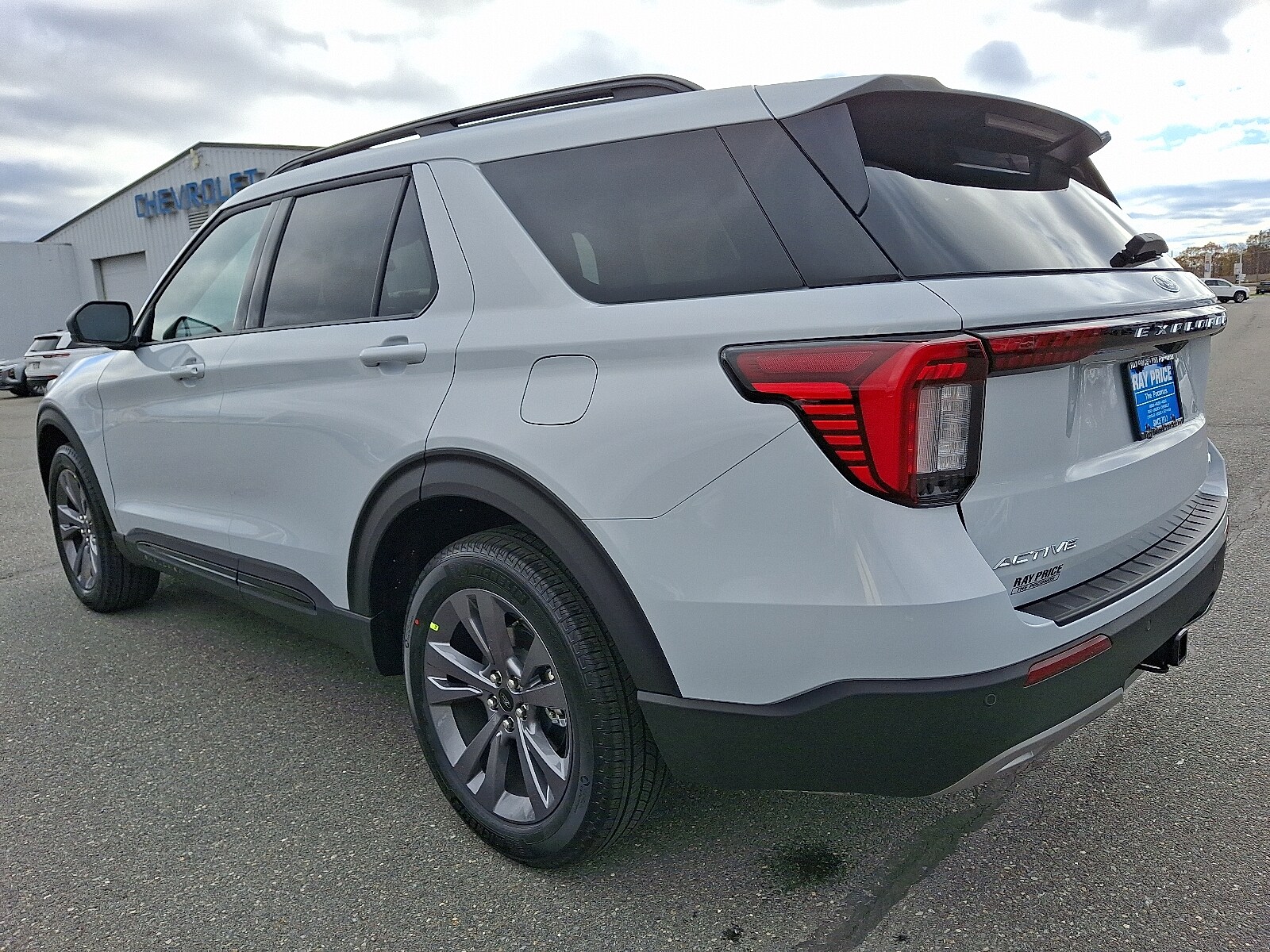 2026 Ford Explorer photo 3