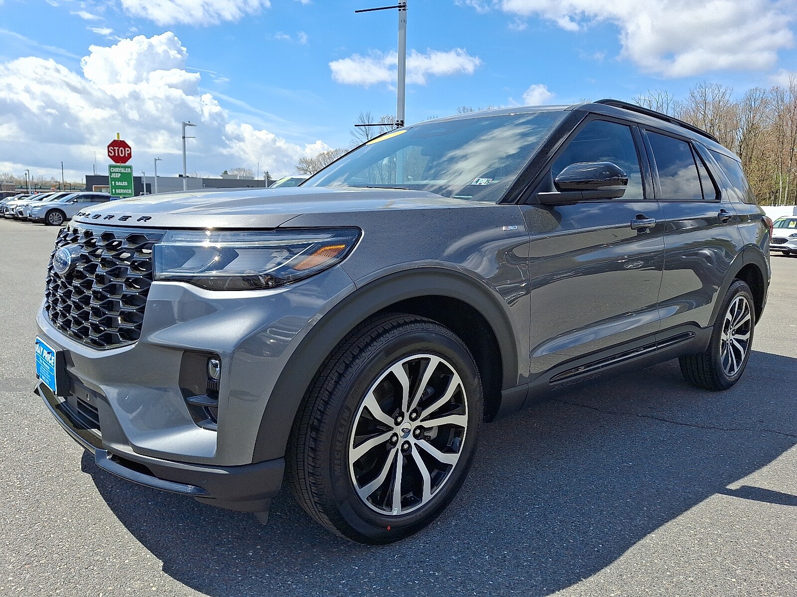 2025 Ford Explorer ST-Line photo 3