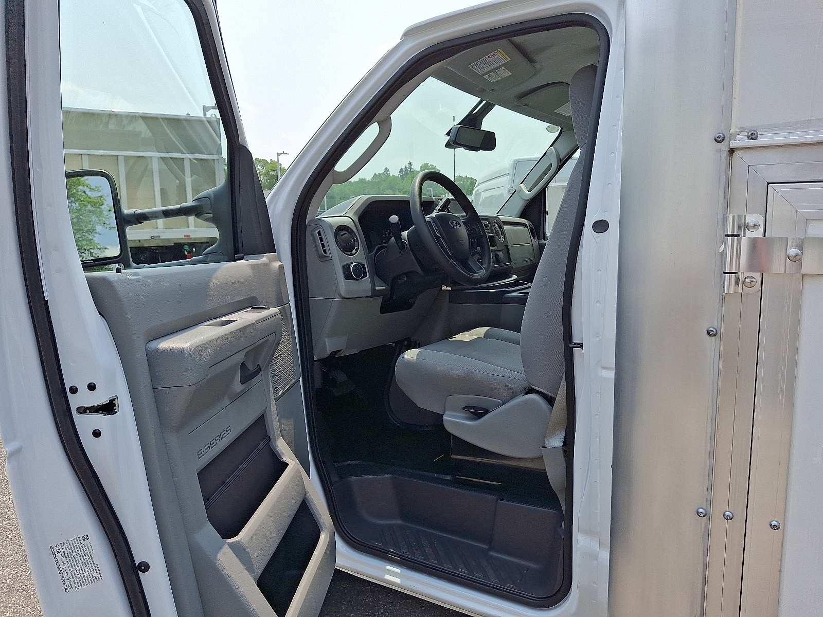 2026 Ford E-Series Cutaway Base - Photo 8