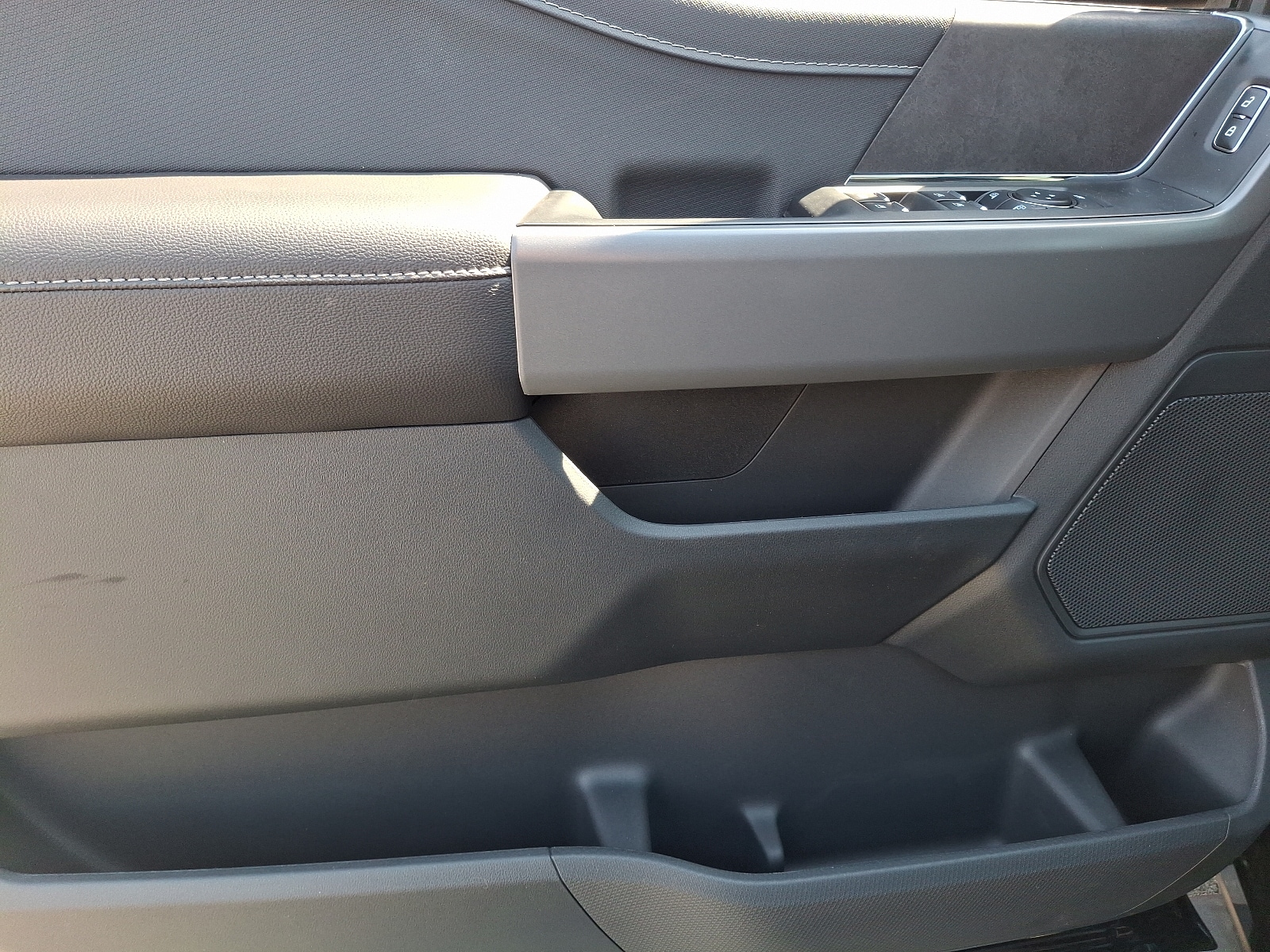 2025 Ford F-150 XLT - Photo 8